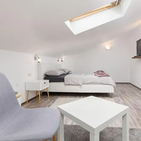 Frida By Istrialux * Cabrunici