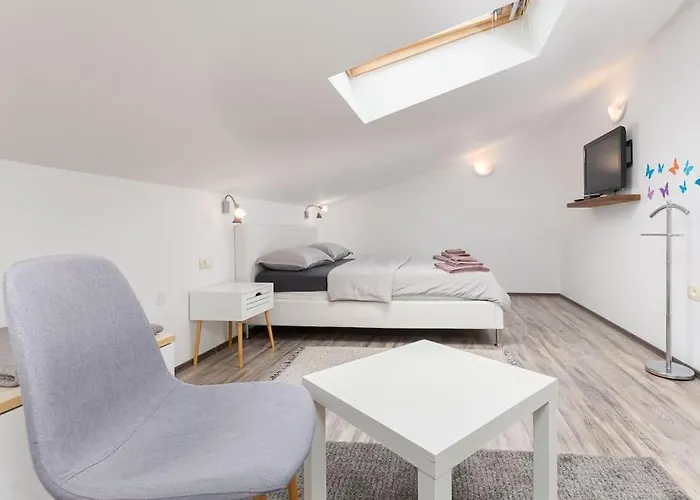 Frida By Istrialux * Cabrunici